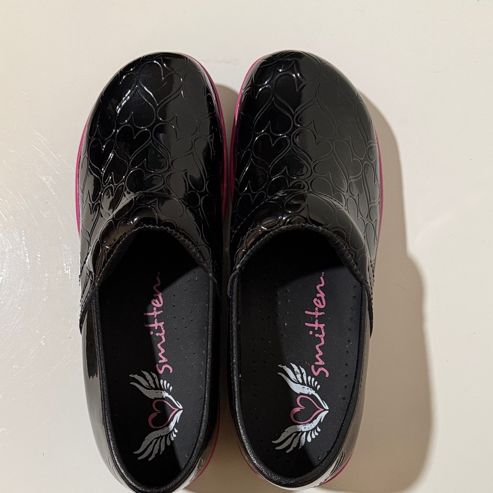 Smitten Women's HearthrobBlack and Pink Heart Nursing Mules Size 40 (9/9.5) NWOT - Picture 7 of 9
